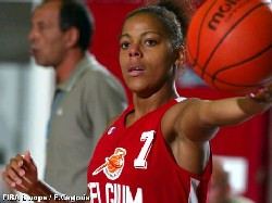 Kathy Wambe, capitaine (photo: FibaEurope/Castoria) Kathy Wambe, capitaine (photo: FibaEurope/Castoria)