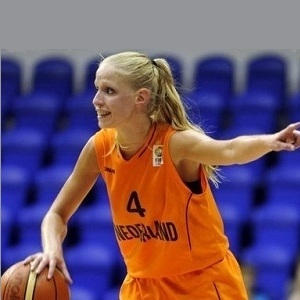 Myrthe Beld et ses coéquipières remportent le derby du Nord (photo: www.ibasketball.nl) Myrthe Beld et ses coéquipières remportent le derby du Nord (photo: www.ibasketball.nl)