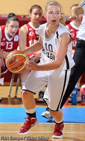 Emma Uittenhove adroite (photo: FIBA Europe/Viktor Rebay)