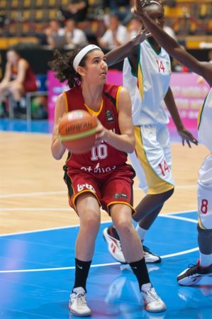 Hind Ben Abdelkader a guidé les siennes vers un premier succès (photo: amsterdam2012.fiba.com) Hind Ben Abdelkader a guidé les siennes vers un premier succès (photo: amsterdam2012.fiba.com)