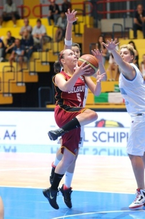 Julie Allemand, qui doit gérer sa blessure à la cheville, & co préparent à présent le Japon (photo: FIBA.com) Julie Allemand, qui doit gérer sa blessure à la cheville, & co préparent à présent le Japon (photo: FIBA.com)