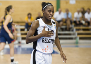 Manu Mayombo semble s'excuser, mais elle a tout donné. La Belgique ne montera pas cette fois encore (Photo: VFF FIBA Europe / Vaclav Mudra)