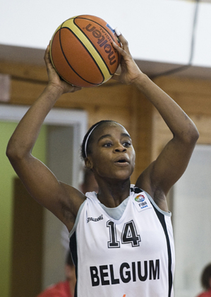 Manu Mayombo reprise dans le cinq majeur du tournoi  (Photo: VFF FIBA Europe / Vaclav Mudra)