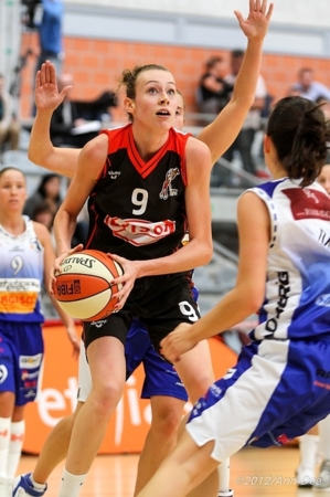 Une bonne entrée en matière pour Chloé Westelynck et les Moncelloises (photo: Ann Dee Lamour/Basketfeminin) Une bonne entrée en matière pour Chloé Westelynck et les Moncelloises (photo: Ann Dee Lamour/Basketfeminin)