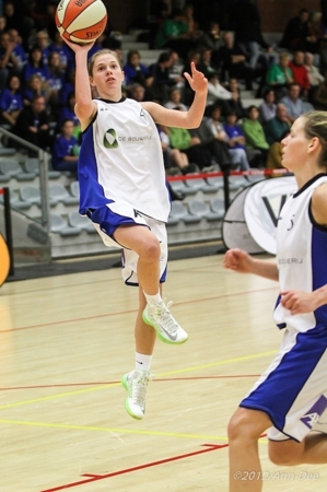 Ann Schyvens et les Anversoises à l'aise (photo: Ann Dee Lamour/Basketfeminin) Ann Schyvens et les Anversoises à l'aise (photo: Ann Dee Lamour/Basketfeminin)