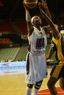 Delisha Milton-Jones (Valence) a fait des ravages (photo: Ros Casares Valencia) Delisha Milton-Jones (Valence) a fait des ravages (photo: Ros Casares Valencia)