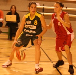 Duel de jeunes: Michiels (SKW) / Halin (Sprimont) (photo: J.Decroos/BBCSKW) Duel de jeunes: Michiels (SKW) / Halin (Sprimont) (photo: J.Decroos/BBCSKW)