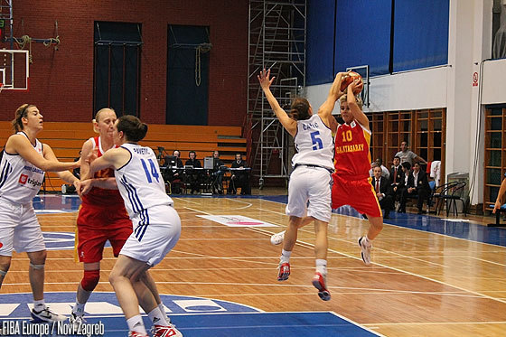 Ann Wauters (à gauche) sous le maillot de Galatasaray à Novi Zagreb (photo: FIBA Europe) Ann Wauters (à gauche) sous le maillot de Galatasaray à Novi Zagreb (photo: FIBA Europe)