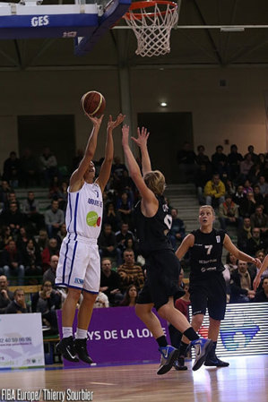 Une hauteur de différence (photo: FIBA Europe/Thierry Sourbier) Une hauteur de différence (photo: FIBA Europe/Thierry Sourbier)