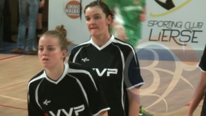 Janelle Bekkering (à l'avant-plan) continue de scorer tandis que Nele Deyaert (derrière) retrouve le chemin des parquets Janelle Bekkering (à l'avant-plan) continue de scorer tandis que Nele Deyaert (derrière) retrouve le chemin des parquets