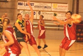 Le duel a tourné de justesse à l'avantage de E. Lauwers face à Hager et Theunissen qui voit la victoire leur échapper dans les derniers instants (photo: J.Decroos/SKW) Le duel a tourné de justesse à l'avantage de E. Lauwers face à Hager et Theunissen qui voit la victoire leur échapper dans les derniers instants (photo: J.Decroos/SKW)