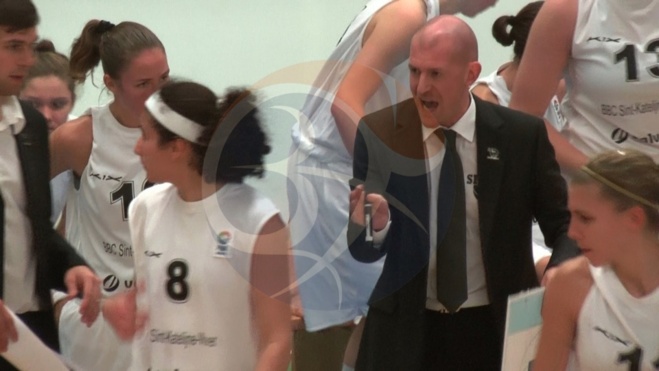 Hind Ben Abdeldkader, Daphne Van Dessel, Sara Leemans poussées par leur coach Hind Ben Abdeldkader, Daphne Van Dessel, Sara Leemans poussées par leur coach
