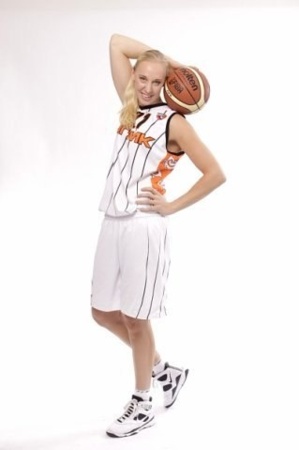 Ann Wauters de nouveau sous le maillot d'Eka (photo: basket.ugmk.com) Ann Wauters de nouveau sous le maillot d'Eka (photo: basket.ugmk.com)
