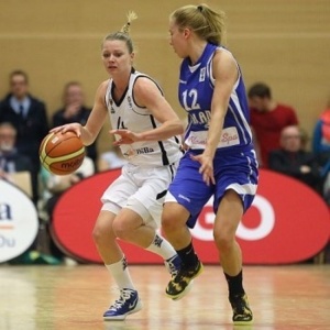 Lea Mersch face à Linda-Lotta Lehtoranta (photo: basketball-bund.de)