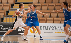 Kerli Haas (Est) face à Liz Schmitz (Lux/photo: FIBA Europe/Robert Hoffmann)