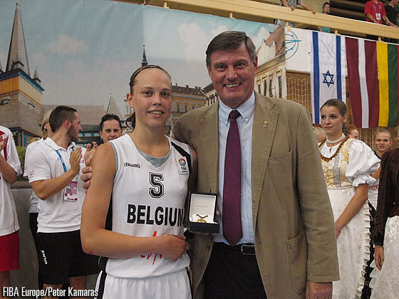 Euro U18 B - Médaillées d'argent et promues en A, Julie Allemand MVP, Kyara Linskens dans le 5 Euro U18 B - Médaillées d'argent et promues en A, Julie Allemand MVP, Kyara Linskens dans le 5