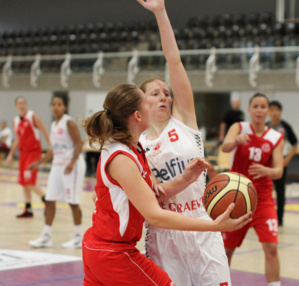 Stéphanie Dubuc et le cinq namurois fidèle au poste (photo: Amicale Steinsel/Lux)