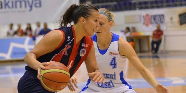 Anke De Mondt sous le maillot de Kayseri Anke De Mondt sous le maillot de Kayseri