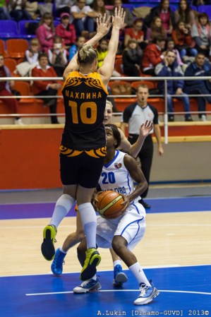 Cela va chercher haut pour Noémie Mayombo en Russie (photo: A. Lukin/Dyn. GUVD) Cela va chercher haut pour Noémie Mayombo en Russie (photo: A. Lukin/Dyn. GUVD)