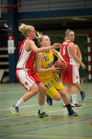 Xynthia Smeets (Lummen) a fait très mal à Monceau (photo: Het Belang van Limburg) Xynthia Smeets (Lummen) a fait très mal à Monceau (photo: Het Belang van Limburg)