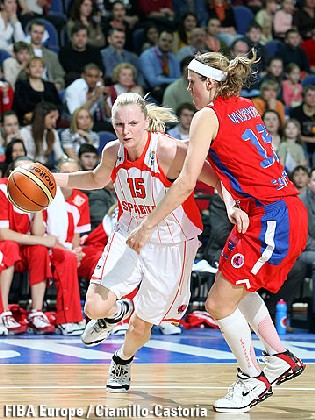 Bibrzycka/Valdemoro (photo: FIBAEurope/Ciamillo-Castoria) Bibrzycka/Valdemoro (photo: FIBAEurope/Ciamillo-Castoria)