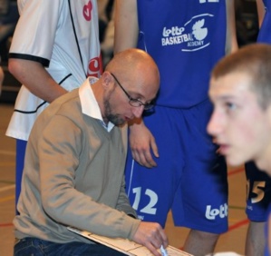 Après avoir analysé la situation de la section amateur, Bernard Schonbroodt a présenté la nouvelle mouture de celle-ci. Cap sur le futur. (Image: l'Avenir.net) Après avoir analysé la situation de la section amateur, Bernard Schonbroodt a présenté la nouvelle mouture de celle-ci. Cap sur le futur. (Image: l'Avenir.net)