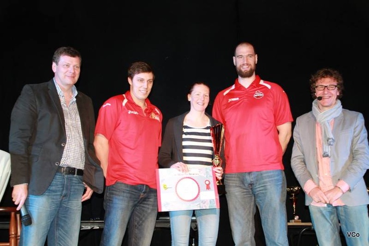 Allô, t'es où ? tu fais quoi ? Le prix de la presse à Couvin pour Stéphanie Dubuc Allô, t'es où ? tu fais quoi ? Le prix de la presse à Couvin pour Stéphanie Dubuc