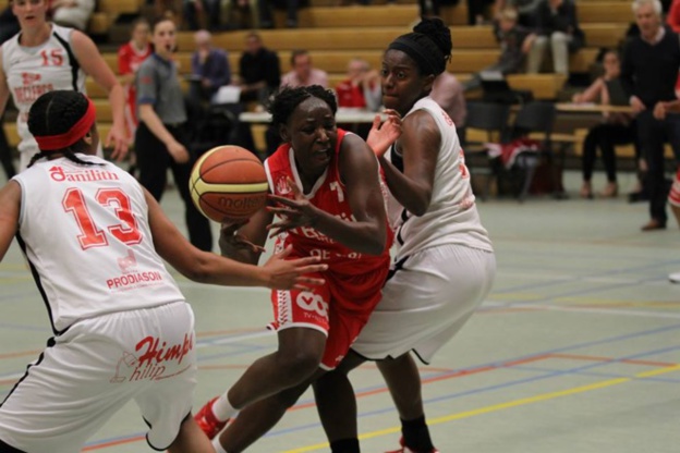 Djenebou Sissoko face aux Américaines de Waregem (photo: Eddy Lippens) Djenebou Sissoko face aux Américaines de Waregem (photo: Eddy Lippens)