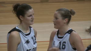 Jana Raman (à g.), 14 pts, 9 rbds