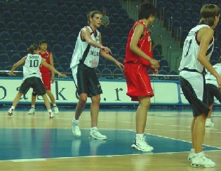 Sara Bas et ses coéquipières doivent enchaîner Sara Bas et ses coéquipières doivent enchaîner