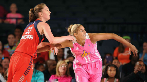 Emma Meesseman face à Elena Delle Donne (photos: wnba.com/Randy Belice/NBAE/Getty Images) Emma Meesseman face à Elena Delle Donne (photos: wnba.com/Randy Belice/NBAE/Getty Images)