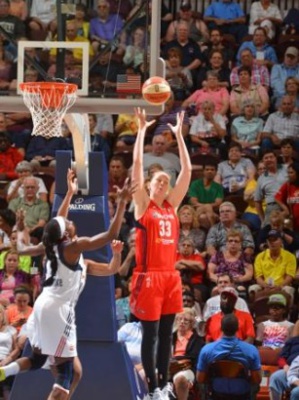Emma Meesseman au sommet (photo: Jesse D. Garrabrant /NBAE/Getty Images) Emma Meesseman au sommet (photo: Jesse D. Garrabrant /NBAE/Getty Images)