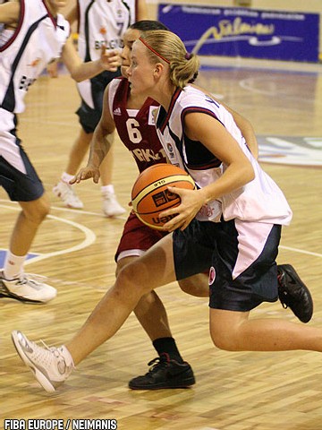 Julie Van Loo (FIBAEurope/Neimanis), un départ idéal Julie Van Loo (FIBAEurope/Neimanis), un départ idéal