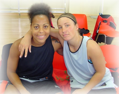 Kathy Wambe avec Marjorie Carpréaux à l'Euro-2007, Chieti, Italie