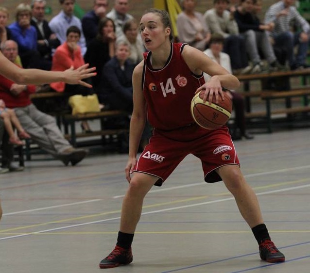 Heleen Adams, 26pts, 13 rebonds, 44 d'évaluation (photo: Eddy Lippens) Heleen Adams, 26pts, 13 rebonds, 44 d'évaluation (photo: Eddy Lippens)