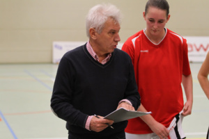 Marc Foucart veut trouver des solutions avec ses joueuses (photo: Eddy Lippens) Marc Foucart veut trouver des solutions avec ses joueuses (photo: Eddy Lippens)