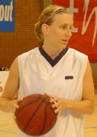 Anke DeMondt, 7/8 à 3pts (photo: Basketfeminin.com) Anke DeMondt, 7/8 à 3pts (photo: Basketfeminin.com)