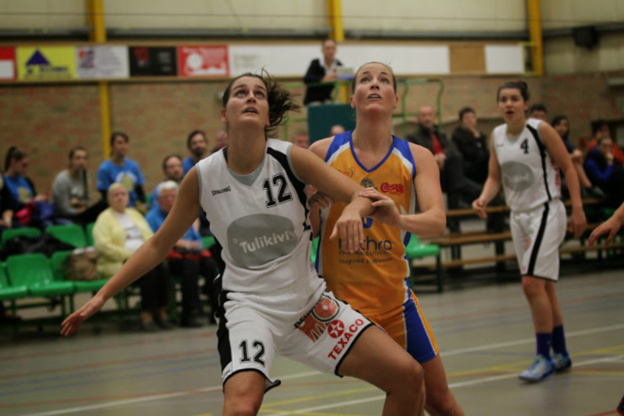 Kim Snauwaert (Tulikivi Deerlijk) vs Kim Mestdagh (Castors Braine) - Photo: Eddy Lippens