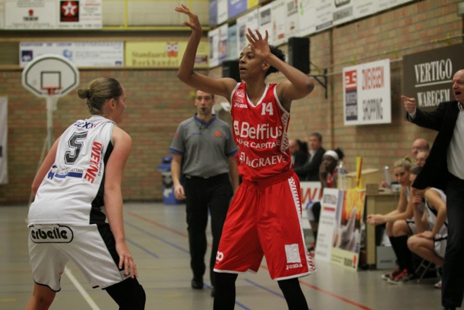 Briana Butler (Belfius Namur) face à Lien Delmulle (Tulikivi Deerlijk) - Photo: Eddy Lippens