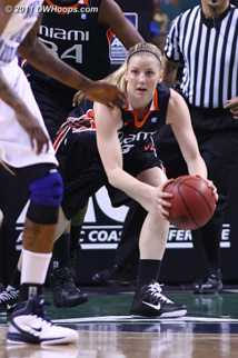 Stephanie Yderstrom à Charleville (photo: dwhoops.com) Stephanie Yderstrom à Charleville (photo: dwhoops.com)