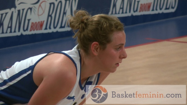 Vreny Van Driel (Kangoeroes-Boom) met sa carrière entre parenthèses Vreny Van Driel (Kangoeroes-Boom) met sa carrière entre parenthèses