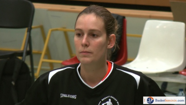 Eveline Decroos (Basket Willebroek) raccroche Eveline Decroos (Basket Willebroek) raccroche