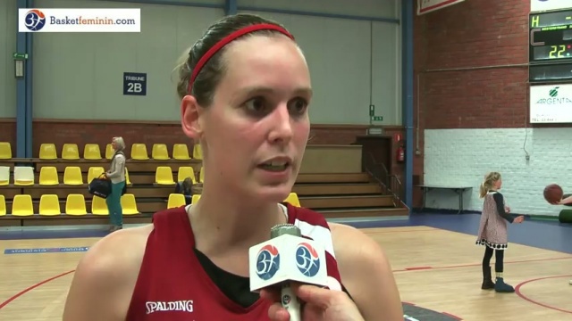 Eveline Decroos (Basket Willebroek) raccroche Eveline Decroos (Basket Willebroek) raccroche