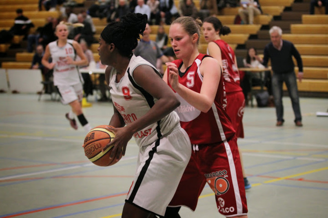 Shanavia Dowdell avec Lien Delmulle (photo: Eddy Lippens) Shanavia Dowdell avec Lien Delmulle (photo: Eddy Lippens)