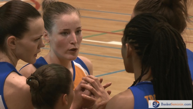 Kim Mestdagh (21 pts) et Celeste Trahan-Davis (18 pts, 12 rbds) pour Castors Braine