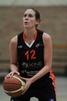 Eveline Decroos avec un 8 sur 12 à 3 pts (photo: Eddy Lippens)