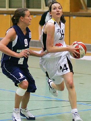 Stéphanie Slaviero profite de la Coupe d'Europe (photo: FibaEurope.com)