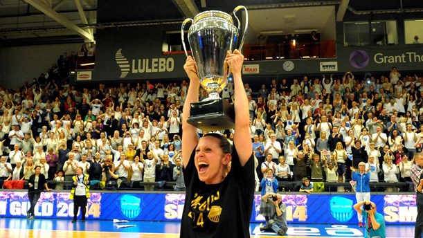 Anna Barthold, la capitaine et de l'ambiance à Lulea (photo: sverigesradio.se) Anna Barthold, la capitaine et de l'ambiance à Lulea (photo: sverigesradio.se)