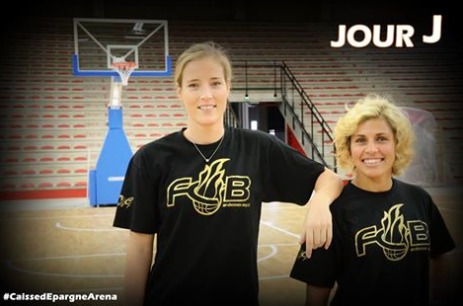 Kim Mestdagh et Amel Bouderra (photo: flammesbasketcarolo.net)