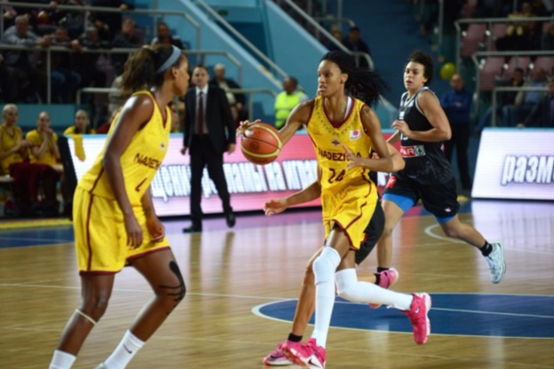 Spanou et ses coéquipières ont couru après Orenburg (photo: fibaeurope.com) Spanou et ses coéquipières ont couru après Orenburg (photo: fibaeurope.com)